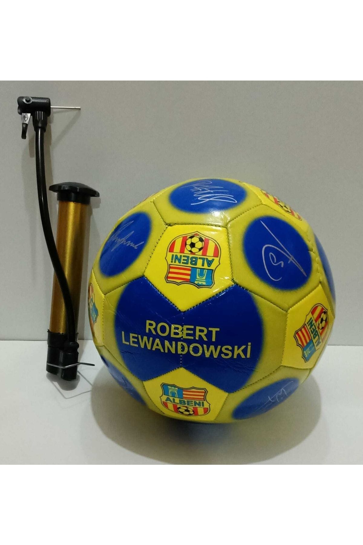 Futbol Topu Ve Şişirme Pompası